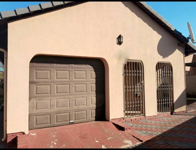 3 BEDROOM HOUSE FOR SALE IN SPRUIT VIEW